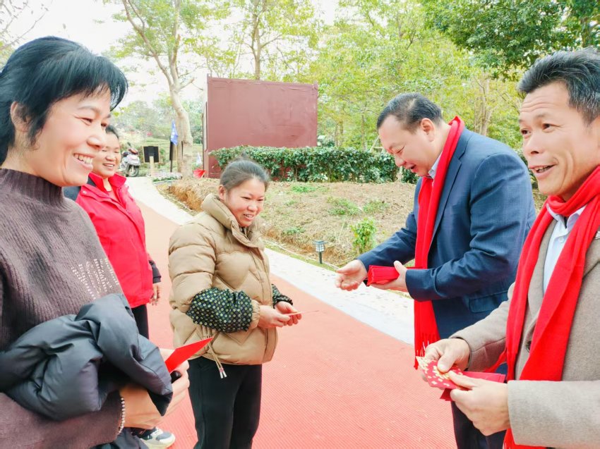 英德茶趣园景区正月初一迎客流高峰2188人次 市镇领导一线关怀助力乡村振兴发展(图9) 英德茶趣园景区正月初一迎客流高峰2188人次 市镇领导一线关怀助力乡村振兴发展(图7)