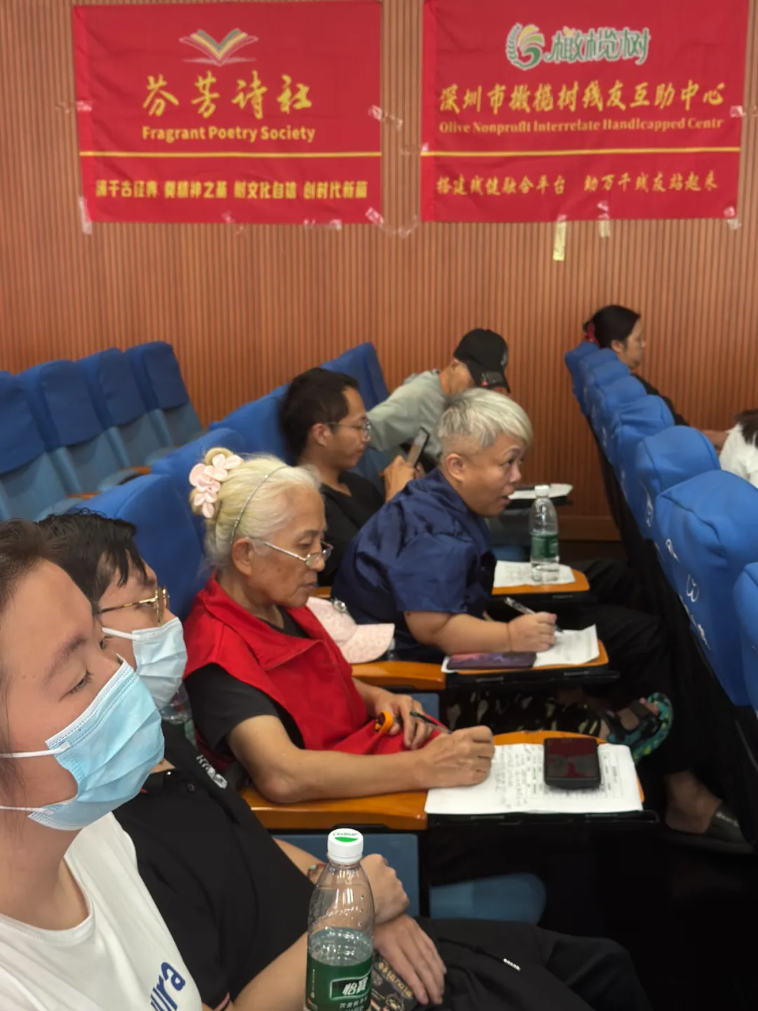 诗意浸润岁月,经典照见心灵—“芬芳诗社” 首期深读诗会文化沙龙成功举办(图10) 诗意浸润岁月,经典照见心灵—“芬芳诗社” 首期深读诗会文化沙龙成功举办(图10)
