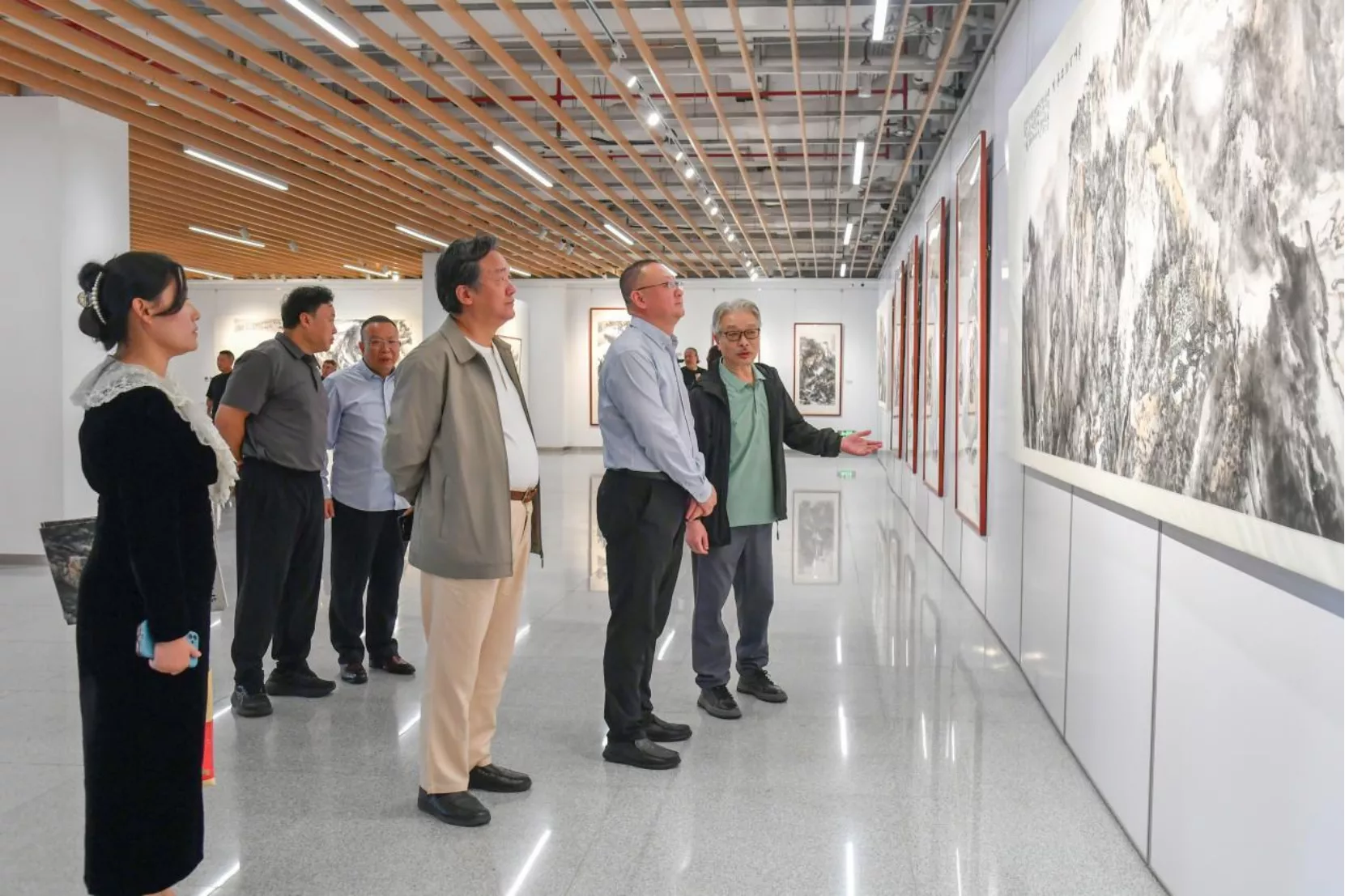 剑门蜀道绘丹青,文化交融绽湾区!薛从伦中国画邀请展在宝安美术馆开幕(图4) 剑门蜀道绘丹青,文化交融绽湾区!薛从伦中国画邀请展在宝安美术馆开幕(图4)