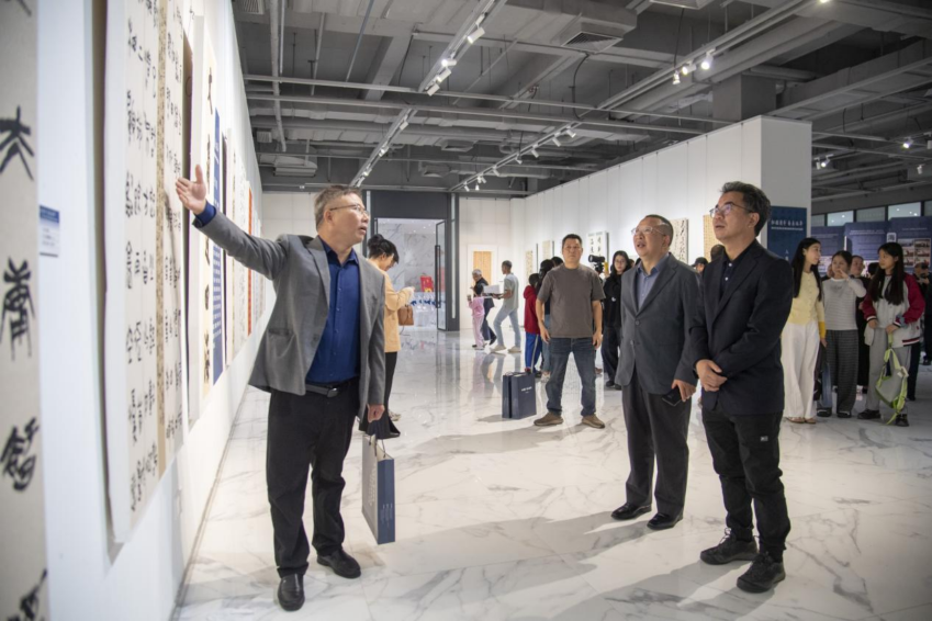 松岗街道优秀书法作品展在宝安美术馆开幕(图11)