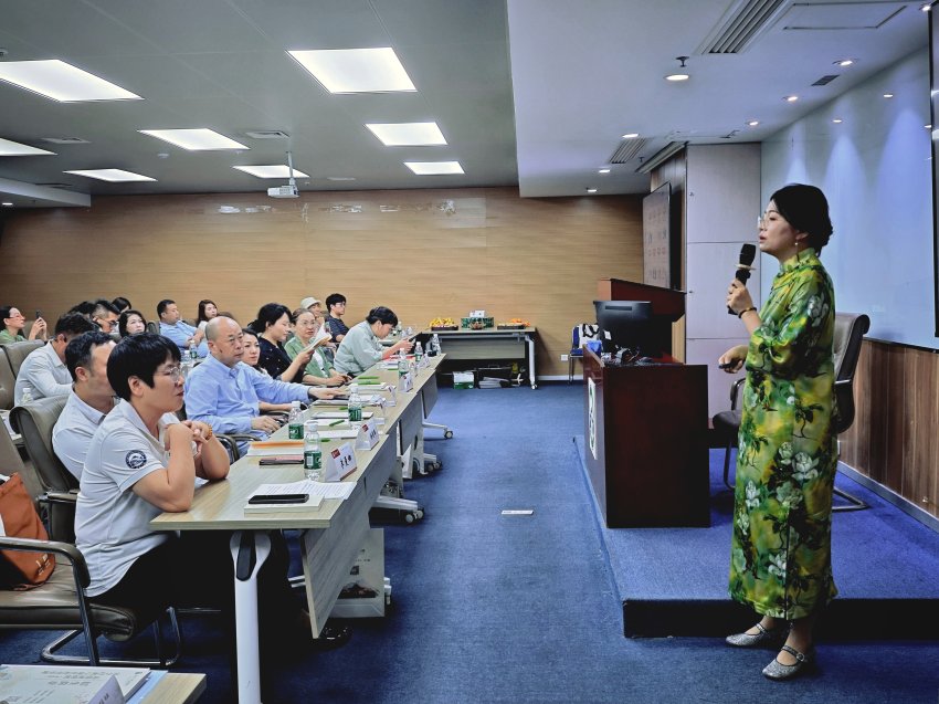 <strong>武汉大学国学经典与现代经营管理高级研修班（深圳班）公开课暨招生会成功举</strong>