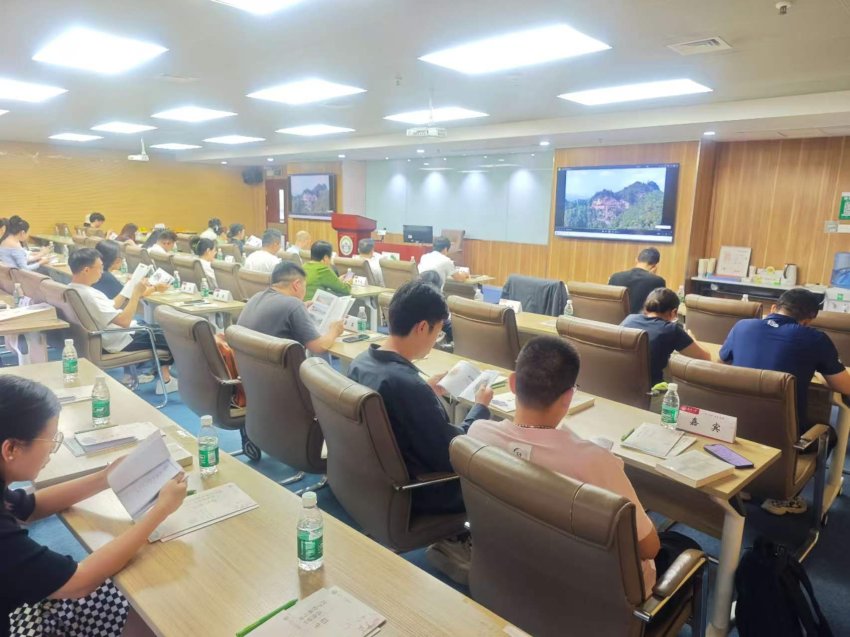 武汉大学国学经典与现代经营管理高级研修班(深圳班)公开课暨招生会成功举办(图4) 武汉大学国学经典与现代经营管理高级研修班(深圳班)公开课暨招生会成功举办(图4)