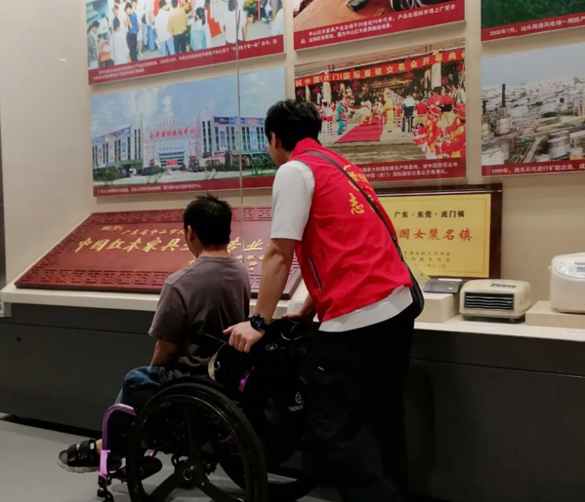 重阳踏秋吟雅韵 书香致远颂鹏城——“芬芳诗社”中华诗词精读沙龙项目重阳节采风圆满举行(图4)