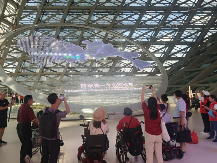 重阳踏秋吟雅韵 书香致远颂鹏城——“芬芳诗社”中华诗词精读沙龙项目重阳节采风圆满举行(图7)