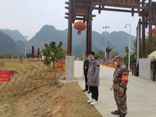 公司董事长吴进枝到景区检查部暑工作(图3) 公司董事长吴进枝到景区检查部暑工作(图3)