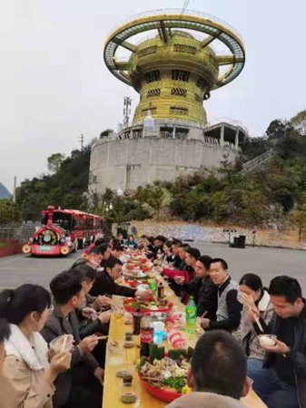 广西第一湾股份有限公司股东会主席麦钱江率大湾区企业家团队到东兰县考察(图3) 广西第一湾股份有限公司股东会主席麦钱江率大湾区企业家团队到东兰县考察(图3)