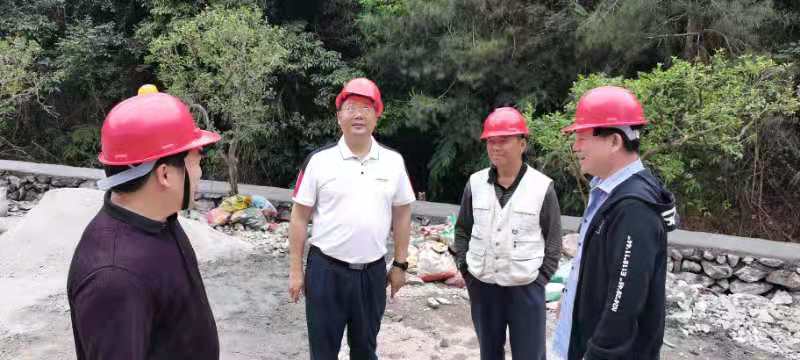 东兰县人大常委会主任覃晗胜到香河漂流景区检查指导工作(图2) 东兰县人大常委会主任覃晗胜到香河漂流景区检查指导工作(图2)