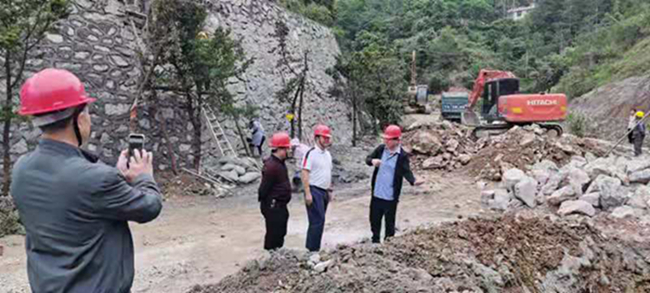 东兰县人大常委会主任覃晗胜到香河漂流景区检查指导工作(图3) 东兰县人大常委会主任覃晗胜到香河漂流景区检查指导工作(图3)