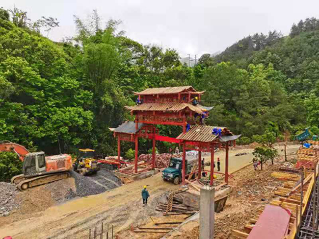 东兰县人大常委会主任覃晗胜到香河漂流景区检查指导工作(图5) 东兰县人大常委会主任覃晗胜到香河漂流景区检查指导工作(图5)