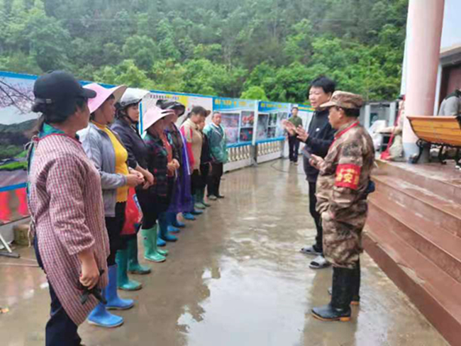 东兰县人大常委会主任覃晗胜到香河漂流景区检查指导工作(图7) 东兰县人大常委会主任覃晗胜到香河漂流景区检查指导工作(图7)