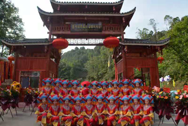 全国工商联原副主席庄聪生到广西东兰调研(图10) 全国工商联原副主席庄聪生到广西东兰调研(图10)