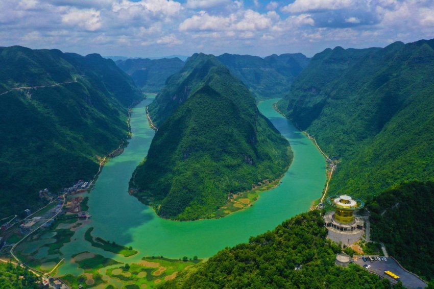 河池市政协副主席黄贤昌会见汕头特区客商(图2) 河池市政协副主席黄贤昌会见汕头特区客商(图2)