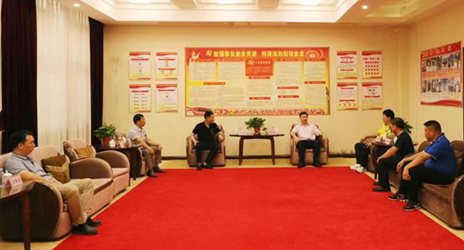 河池市政协副主席黄贤昌会见汕头特区客商(图4) 河池市政协副主席黄贤昌会见汕头特区客商(图4)