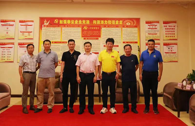 河池市政协副主席黄贤昌会见汕头特区客商(图6) 河池市政协副主席黄贤昌会见汕头特区客商(图6)