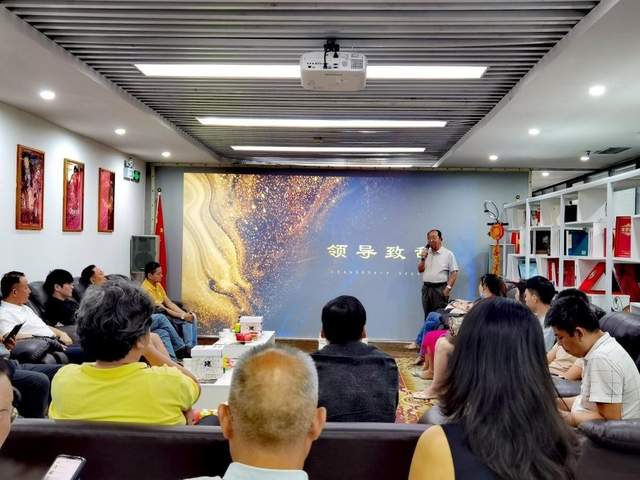 学习践行党中央“加强我国国际传播能力建设”座谈会暨国际合拍电影《航母航母》剧本研讨会(图2) 学习践行党中央“加强我国国际传播能力建设”座谈会暨国际合拍电影《航母航母》剧本研讨会(图2)