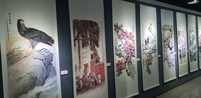 广州炎黄文化研究会会长吴进枝在粤参观建党100周年书画展(图8) 广州炎黄文化研究会会长吴进枝在粤参观建党100周年书画展(图8)