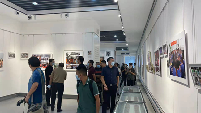 “伟大的丰碑”宝安区艺术作品展今日开幕(图5) “伟大的丰碑”宝安区艺术作品展今日开幕(图5)