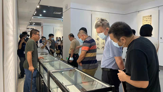 “伟大的丰碑”宝安区艺术作品展今日开幕(图6) “伟大的丰碑”宝安区艺术作品展今日开幕(图6)