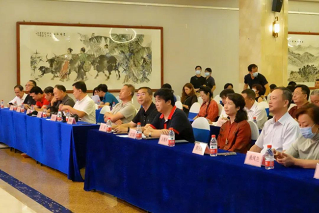 “党旗飘扬”深圳宝安全国摄影艺术展览开幕(图4) “党旗飘扬”深圳宝安全国摄影艺术展览开幕(图4)