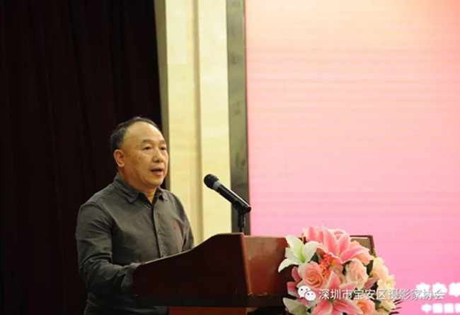 “党旗飘扬”深圳宝安全国摄影艺术展览开幕(图8) “党旗飘扬”深圳宝安全国摄影艺术展览开幕(图8)