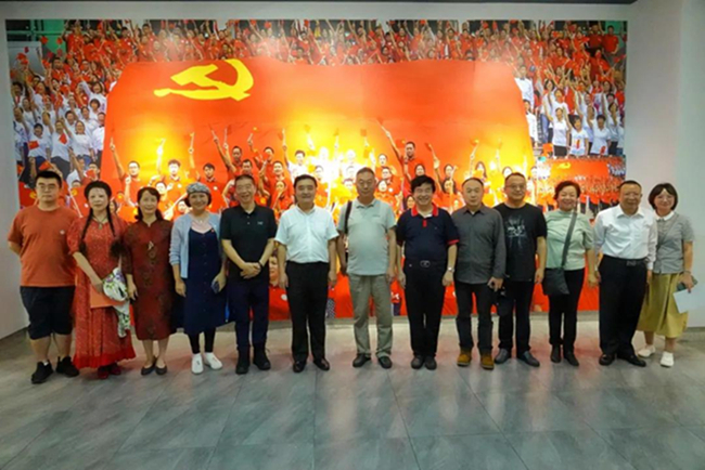“党旗飘扬”深圳宝安全国摄影艺术展览开幕(图16) “党旗飘扬”深圳宝安全国摄影艺术展览开幕(图16)