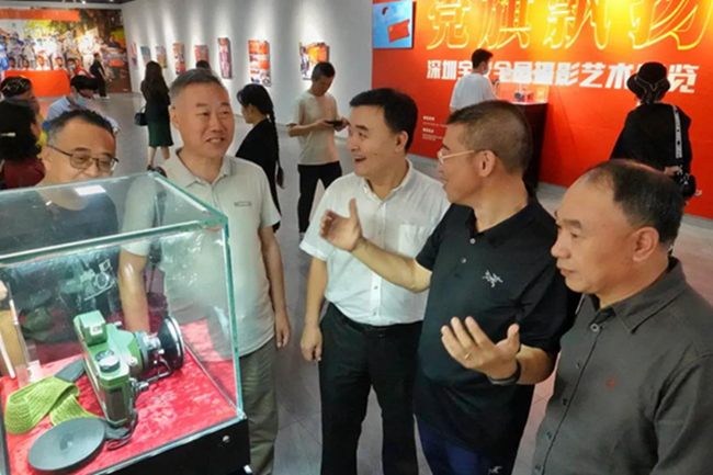 “党旗飘扬”深圳宝安全国摄影艺术展览开幕(图18) “党旗飘扬”深圳宝安全国摄影艺术展览开幕(图18)